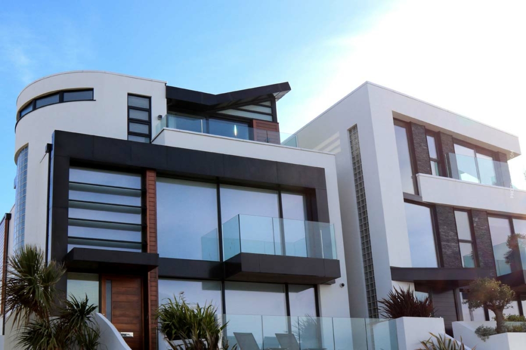 Einfamilienhaus mit Eingang und Garten